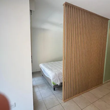 4 People Pool Air Conditioning Garden Appartement